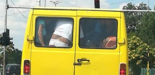 Претъпкан микробус