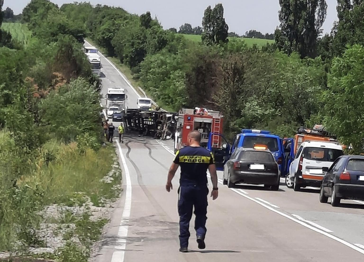 Тежкотоварен автомобил е изгорял напълно в Монтанско Това коментират шофьори