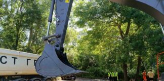 Първа копка на път