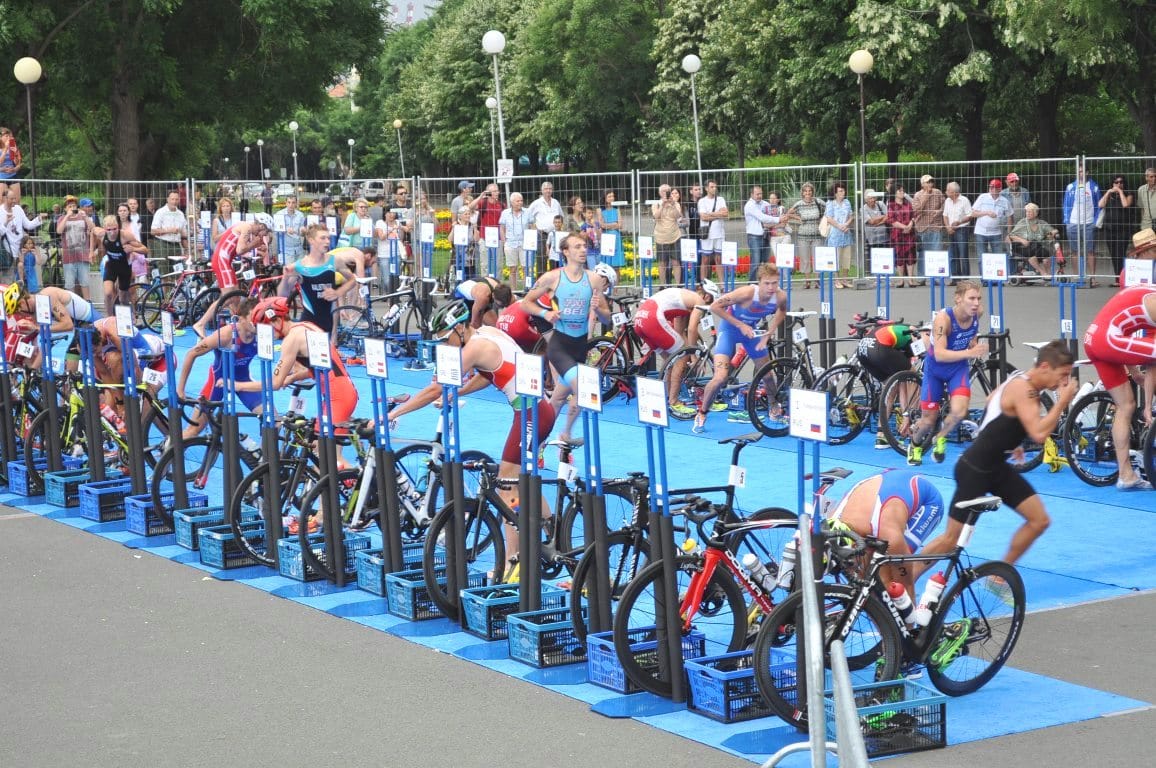 За четвърта поредна година Бургас посреща стотици състезатели по триатлон