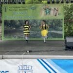 Сцена под липите