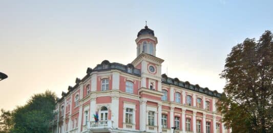 Драматично-куклен театър „Иван Радоев“-Плевен