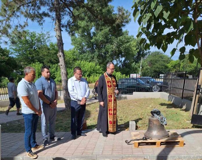 Църковната камбана