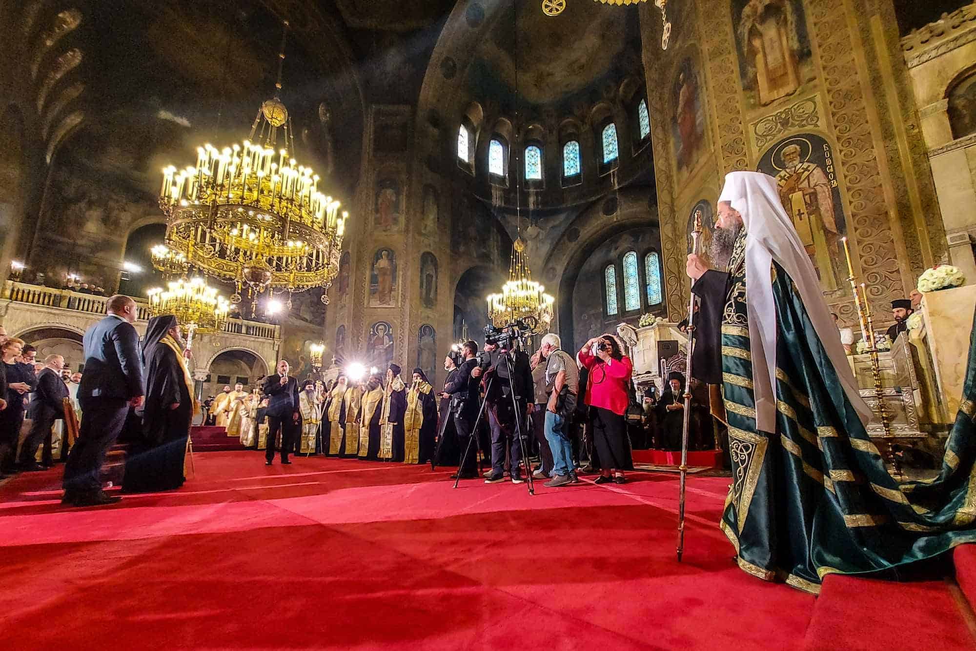 В катедралния храм Св Александър Невски се проведе интронизацията на