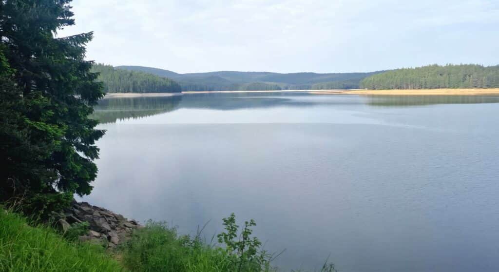 е сред най популярните курорти край язовир Батак който привлича гости