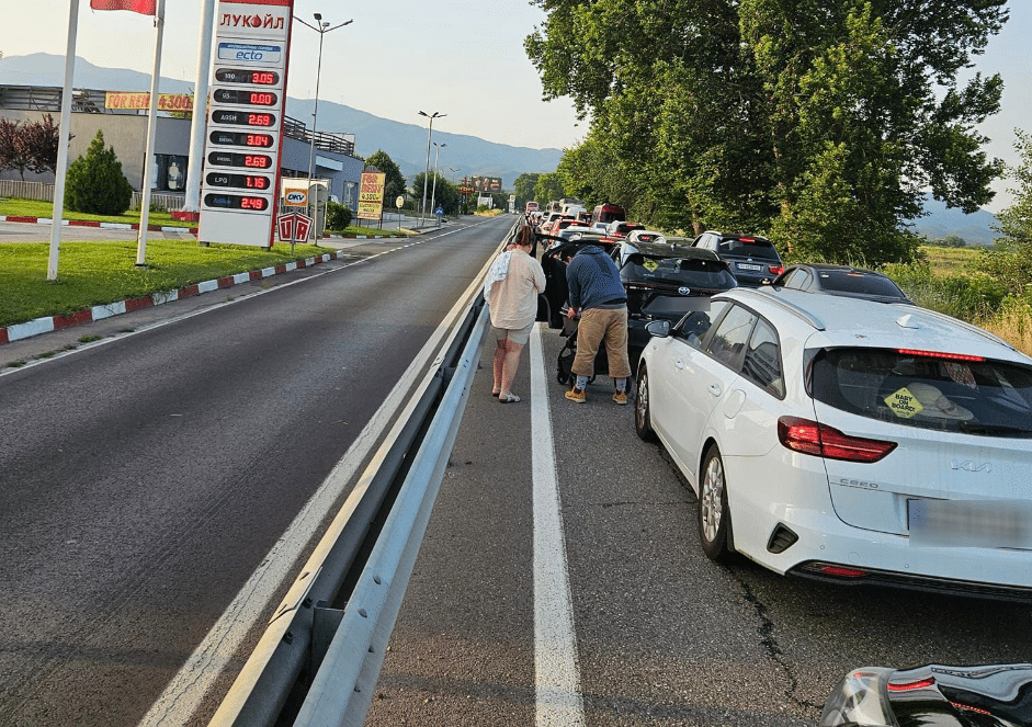 В разгара на лятото остава изключително натоварен трафикът от леки
