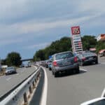 Автомобили в голямо задръстване и затруднен трафик на пътя Созопол-Бургас