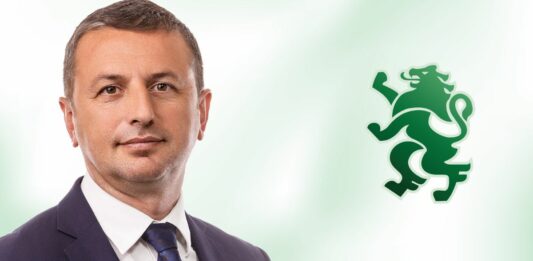 Даниел Петров