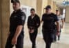 Конвоиране на Омар Аднан в съдебната зала в Бургас