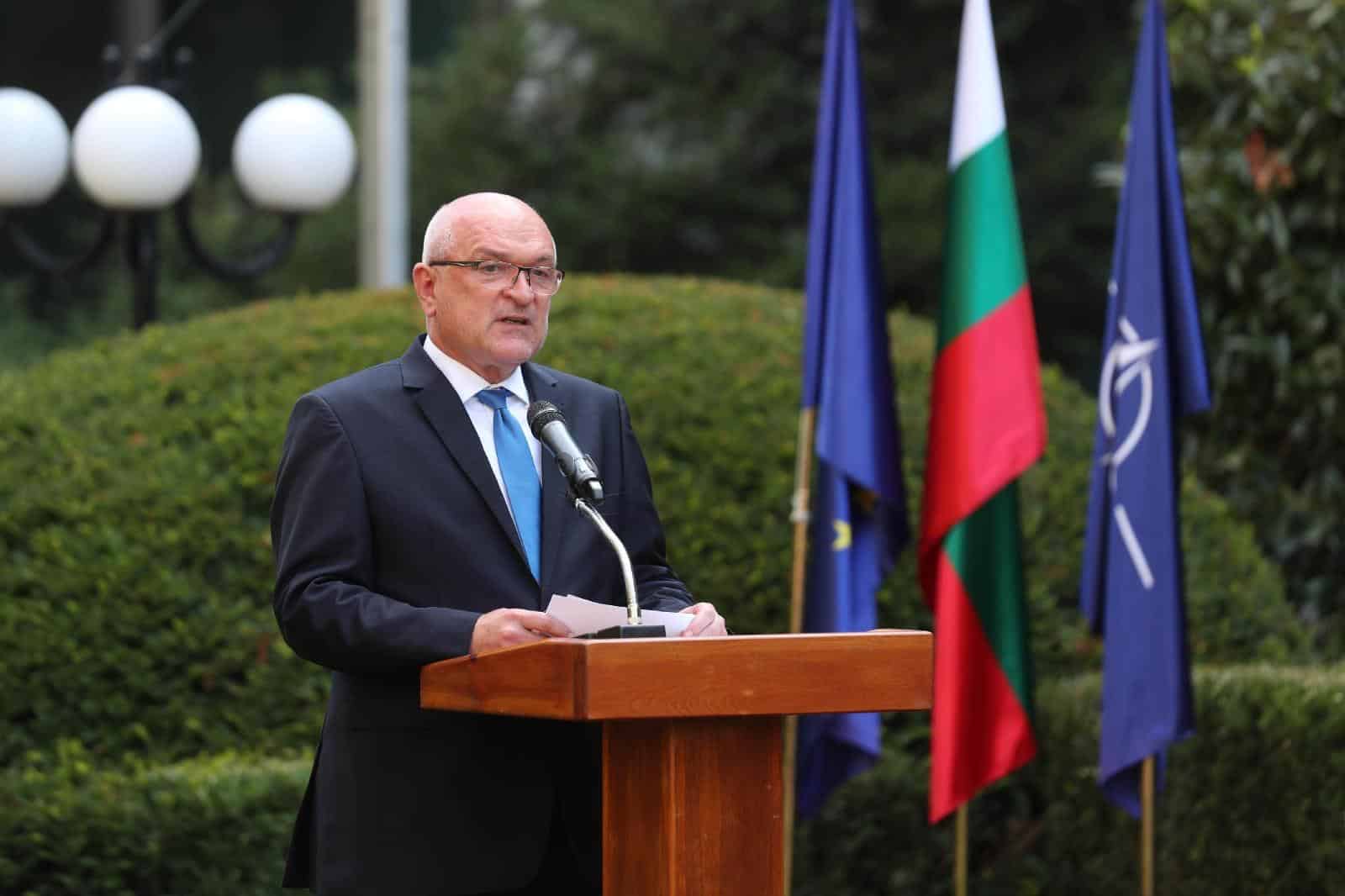 На 6 септември 1885 г България показа че между българите