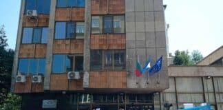 Активисти пред централата на ДПС