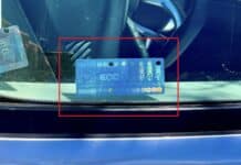 Екостикер, залепен върху автомобил