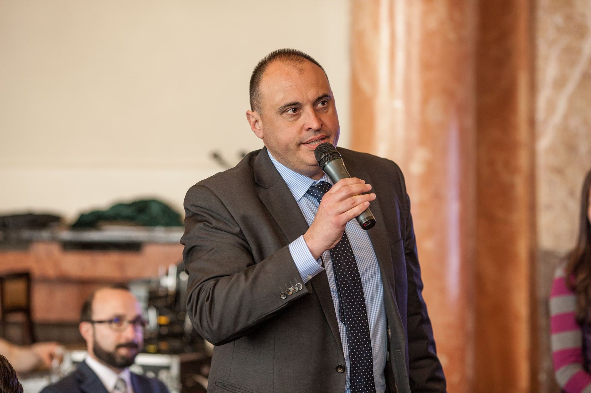 Икономистът и финансист сподели пред Искра бг своя анализ за ключови