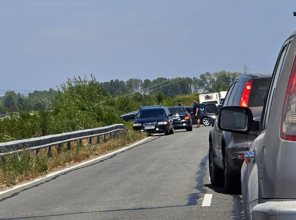 Нова седмица започна с ново задръстване на пътя Бургас Созопол За