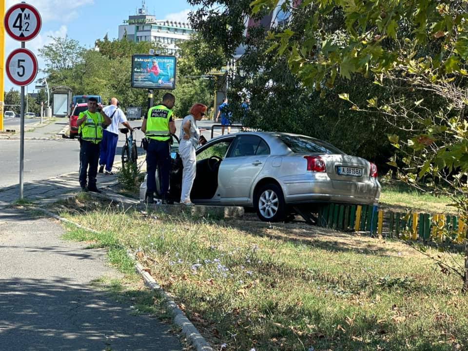 Зрелищна катастрофа е станала в Бургас този следобед Това съобщиха