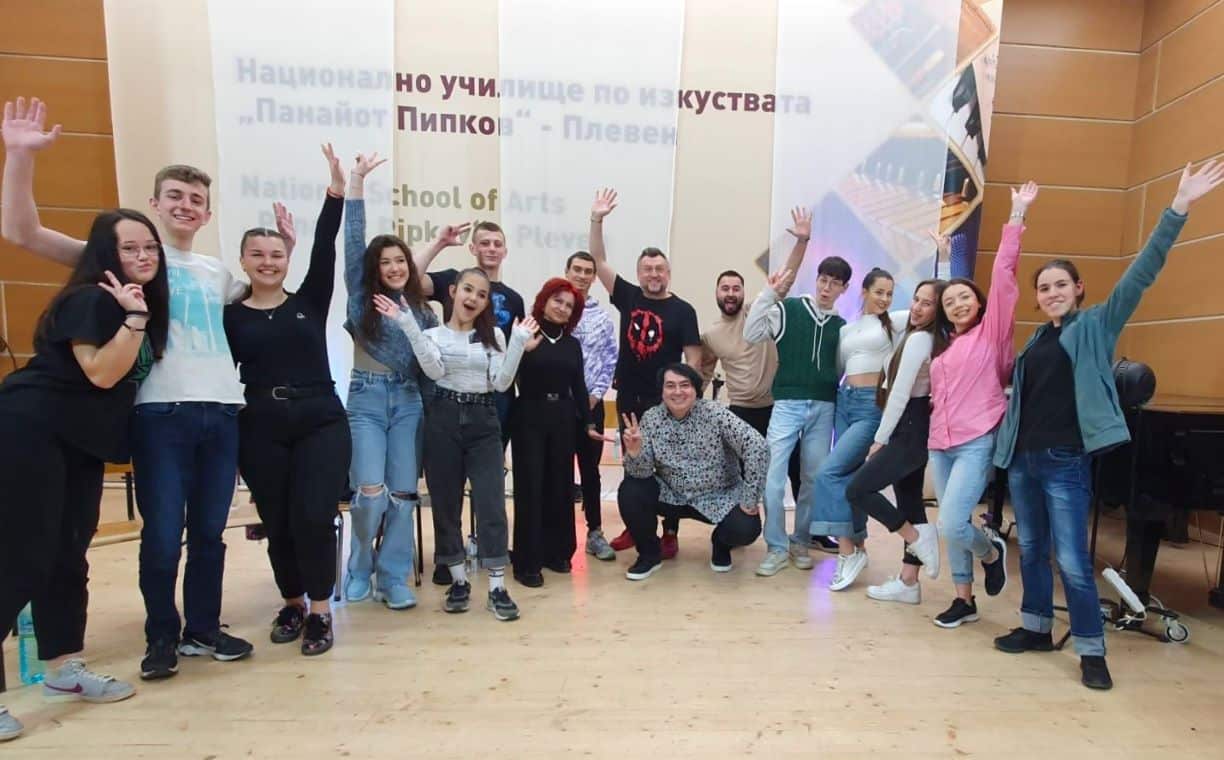 Ученици от Музикален център Dori Dios с ръководител д р Доротея