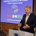 Министър д-р Петко Николов по време на представянето на данните