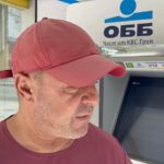 Николай Димитров пред банкомат на ОББ