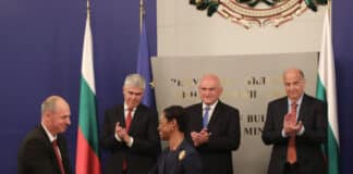 Подписването