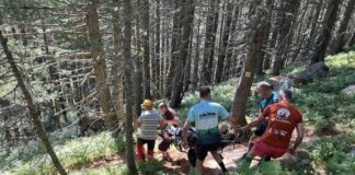 Планински спасители от Разлог помагат на пострадала туристка от Варна край Вапските езера в Рила