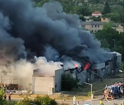 Пожарът Снимка Кадър от видео
Зрелищни кадри от големия пожар в