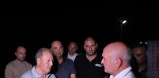 Премиерът Димитър Главчев е в село Воден, област Ямбол заради пожарите