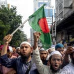 Антиправителствени протести в Бангладеш спряха интернета и телефоните