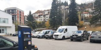 Автомобили на зона за платено паркиране в Смолян