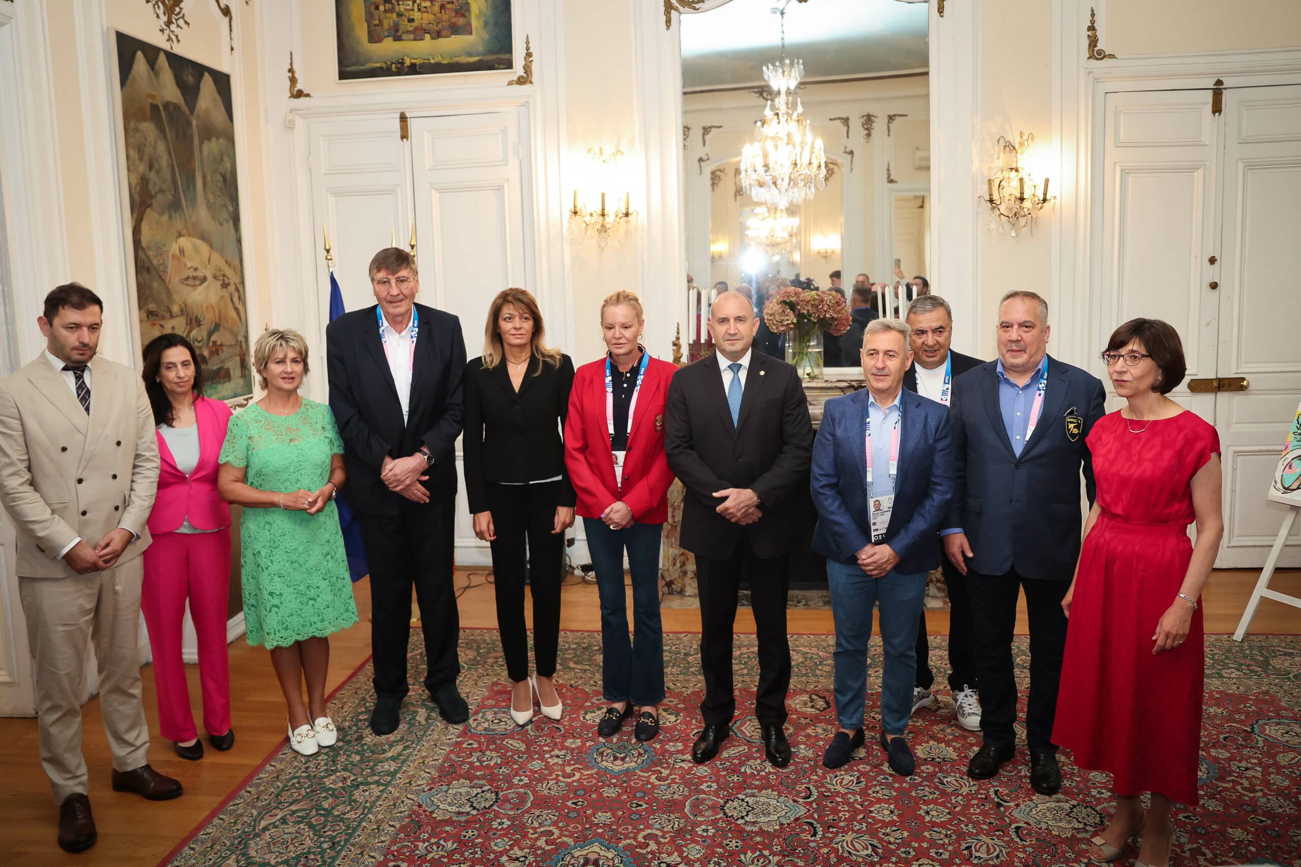 Президентът Румен Радев и съпругата му Десислава Радева бяха посрещнати