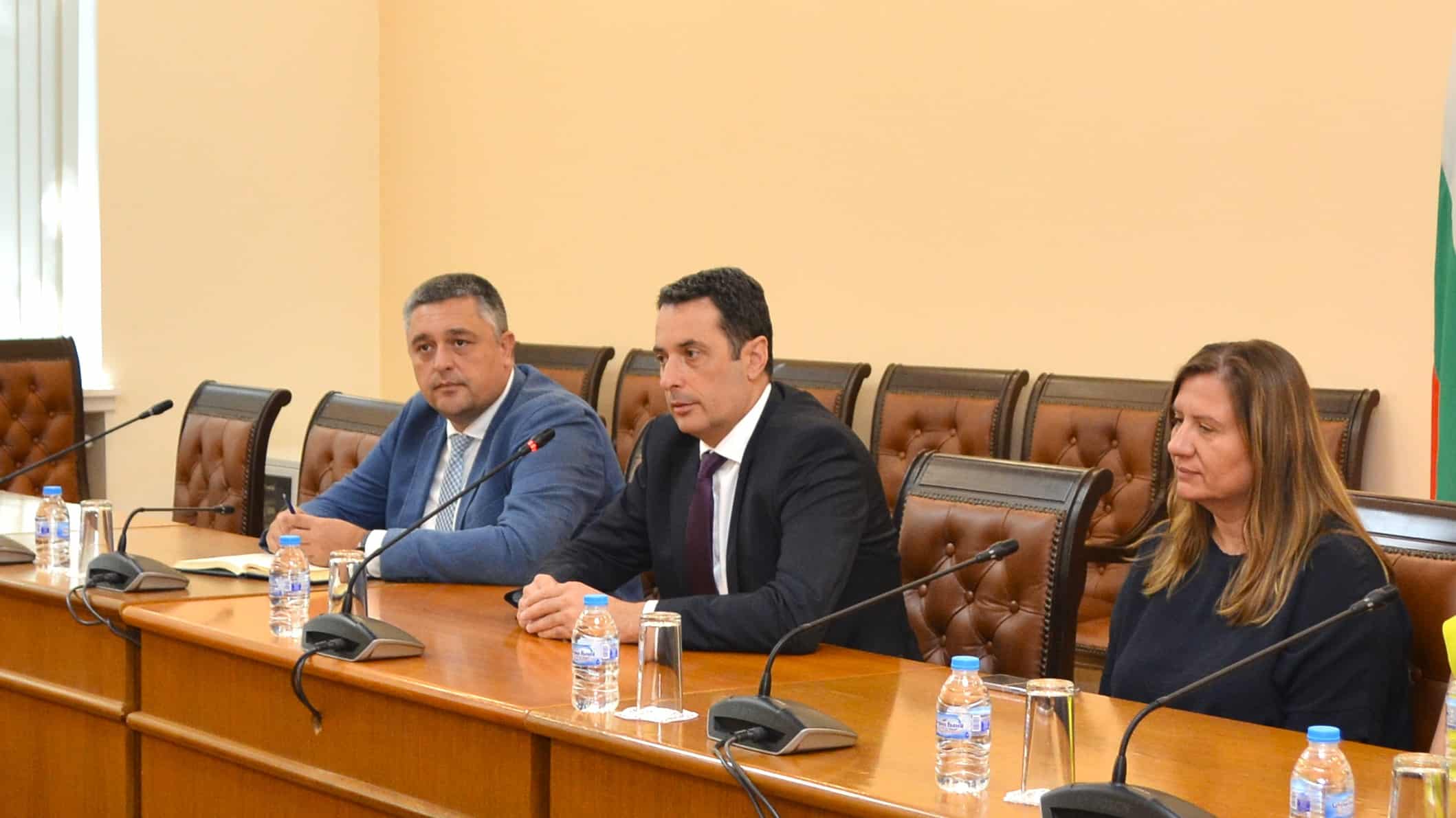 Мобилните оператори предприемат спешни стъпки за подобряване на състоянието на