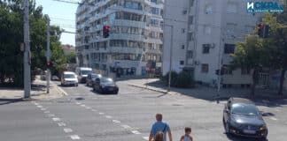 Светофар на кръстовището на улиците Княз Борис и Христо Ботев в Бургас