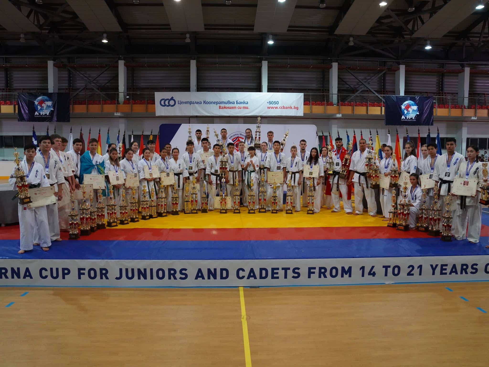 Много приповдигнато настроение емоции оспорвани интересни и зрелищни срещи предложи