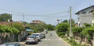 Централната улица в село Варвара, община Царево през лятото