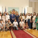 Илияна Йотова посрещна украински ученици