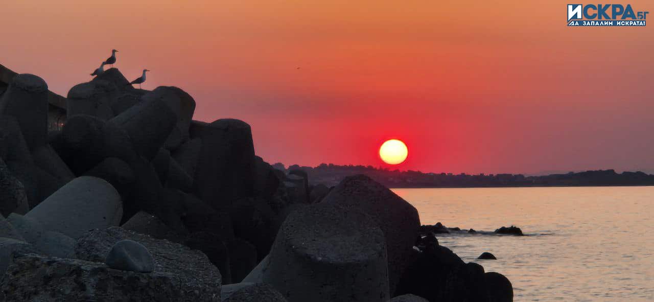 В България често наблюдаваме красиви изгреви над морето които в