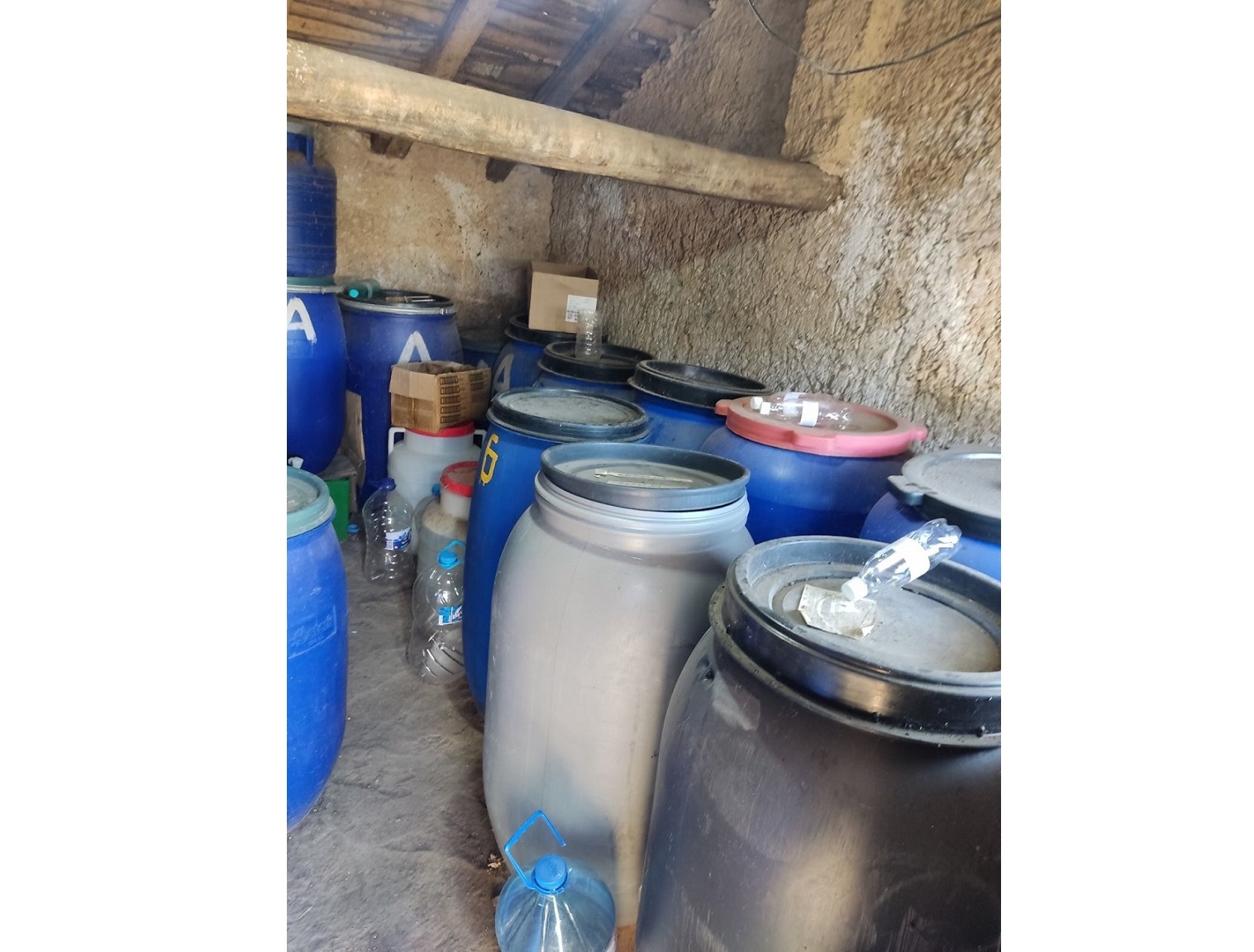 Митнически служители откриха близо 4200 литра етилов алкохол в селскостопански