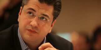 Апостолос Цицикостас