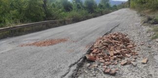 Дупка на пътя