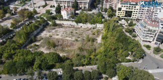 Дупката или Жабарника на площад "Тройката" в Бургас