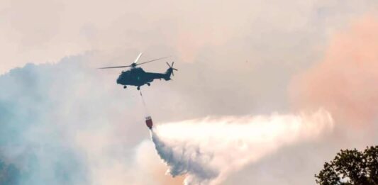 Хеликоптер се включва в гасенето на големия пожар в Рила