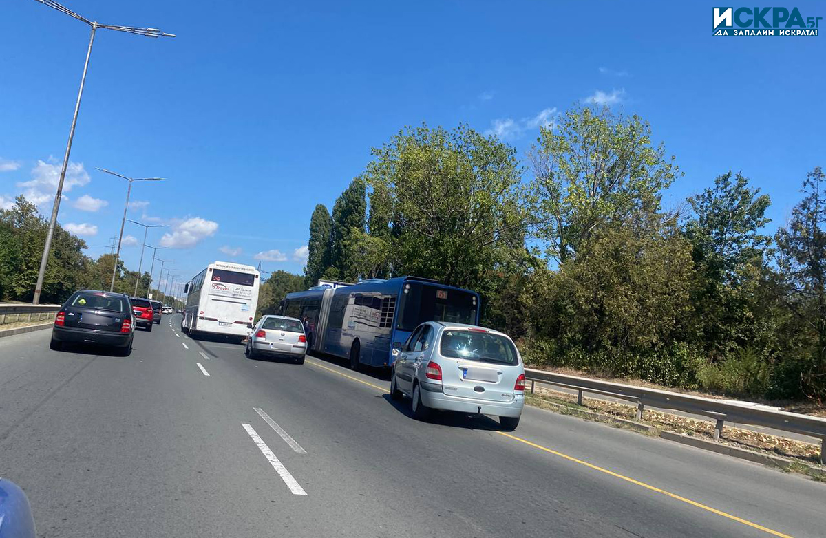 Катастрофа между автобус и лек автомобил Ауди е станал преди