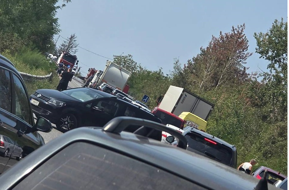 Автомобил се е запалил на пътното платно на влизане в