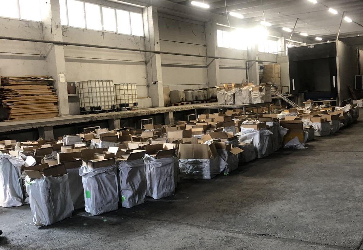 326 325 различни стоки – текстилни кожени парфюмерийни изделия електрически