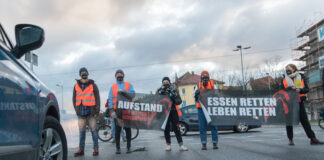 Активисти на Last Generation.