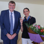 Министър Георги Глушков и бронзовата ни медалистка Кимия Ализаде