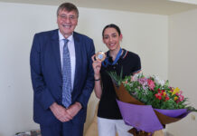 Министър Георги Глушков и бронзовата ни медалистка Кимия Ализаде