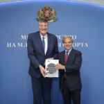 Министър на спорта на България Глушков и аржентинския посланик Майер