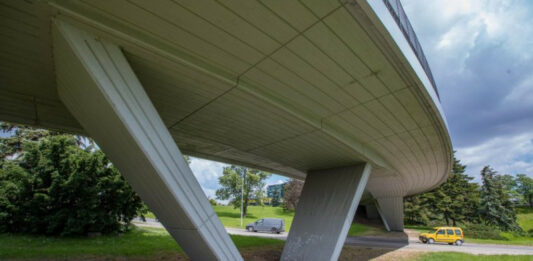 Надлез на детелината на булевард "България" в София