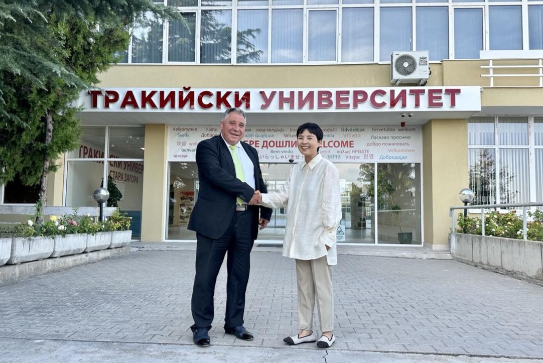 Посланикът на Китайската народна република в България–Н Пр г жа Дай