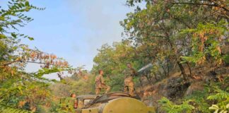 Военнослужещи гасят пожар в област Благоевград